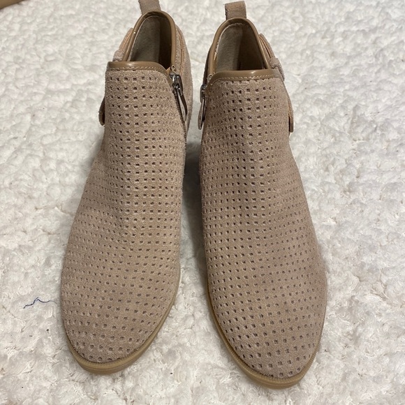 franko sarto Shoes - Womens Franko Sarto solid beige leather zipper boots size 6.5. NEW